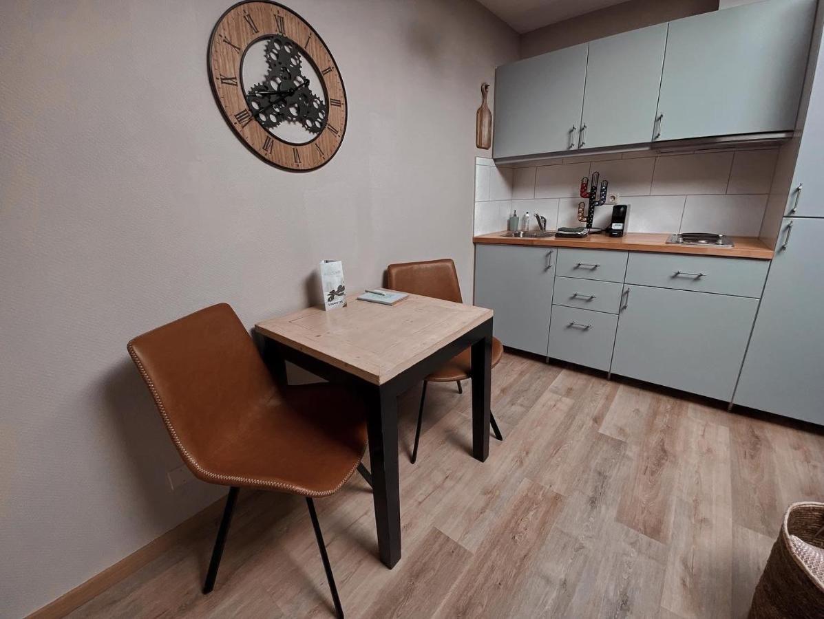 ラントフラーフ Loods 123 Bed & Kitchenヴィラ エクステリア 写真